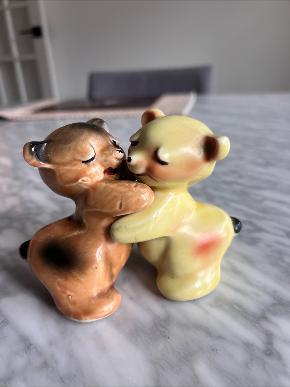 Vintage Van Tellingen Hugging Bears Shakers